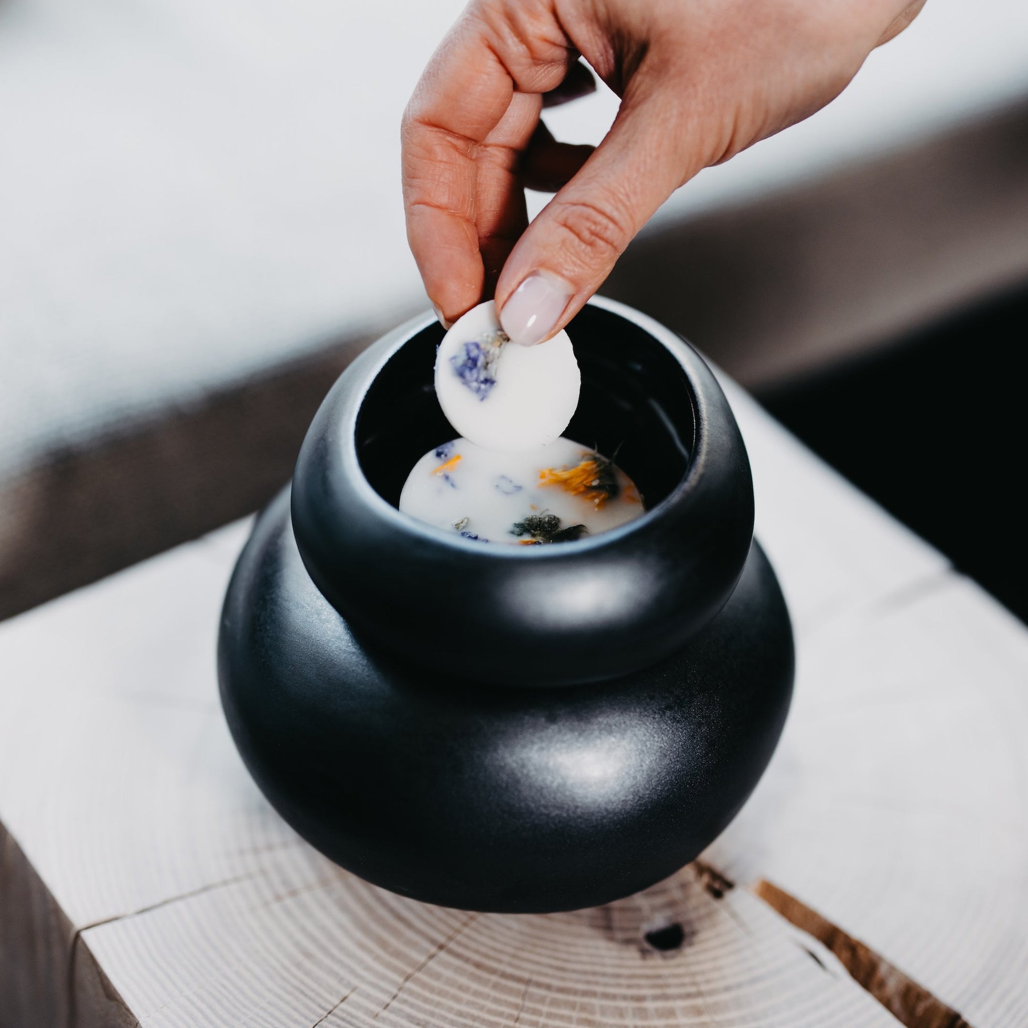 定番の中古商品 Black ceramic wax warmer – Munio Wholesale レッグウェア